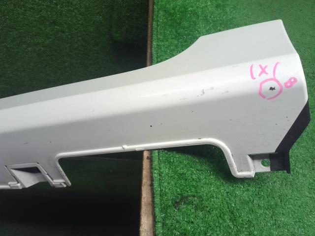 【中古】アコード DAA-CR7 右サイドステップ  サイドスポイラー 自社品番250679 NH788P