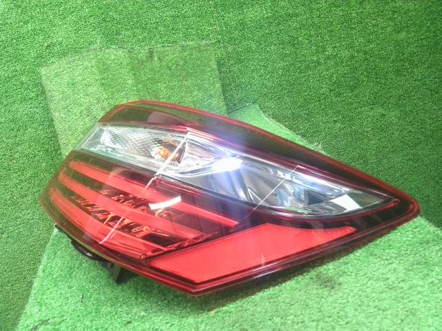 【中古】アコード DAA-CR7 右テールランプ  自社品番250679 NH788P