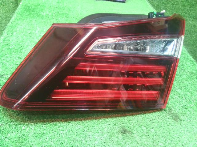 【中古】アコード DAA-CR7 右テールランプ フィニッシャー ランプ 内側 自社品番250679 NH788P