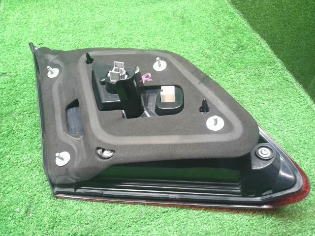 【中古】アコード DAA-CR7 右テールランプ フィニッシャー ランプ 内側 自社品番250679 NH788P