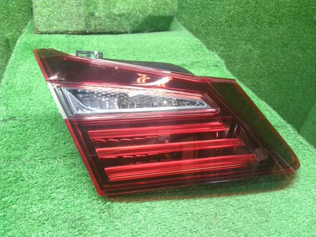 【中古】アコード DAA-CR7 左テールランプ フィニッシャー ランプ 内側  自社品番250679 NH788P