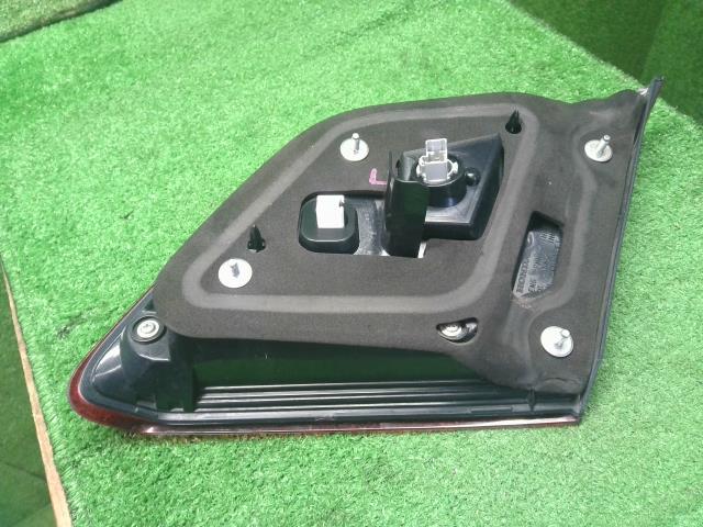 【中古】アコード DAA-CR7 左テールランプ フィニッシャー ランプ 内側  自社品番250679 NH788P