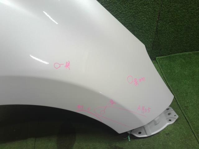 【中古】アクア 6AA-MXPK16 右Ｆフェンダー 53811-52610 自社品番250682 089