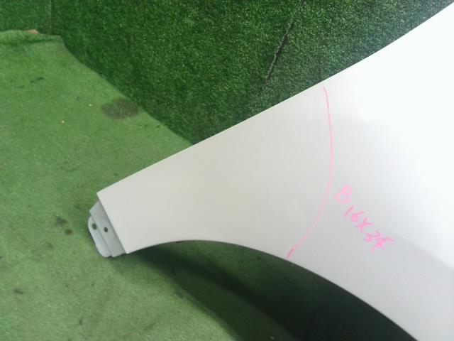 【中古】アクア 6AA-MXPK16 右Ｆフェンダー 53811-52610 自社品番250682 089