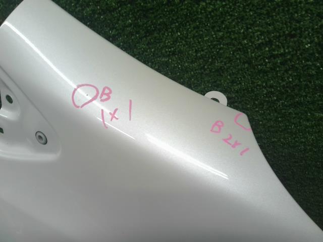 【中古】アクア 6AA-MXPK16 右Ｆフェンダー 53811-52610 自社品番250682 089