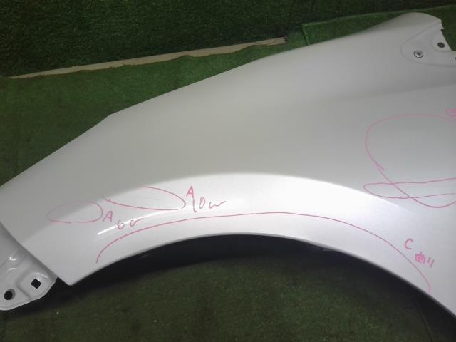 【中古】アクア 6AA-MXPK16 左Ｆフェンダー 53812-52610 自社品番250682 089