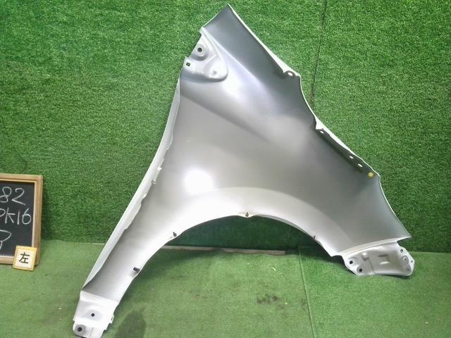 【中古】アクア 6AA-MXPK16 左Ｆフェンダー 53812-52610 自社品番250682 089