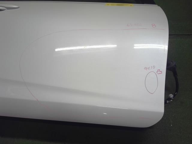 【中古】アクア 6AA-MXPK16 右ＦドアＡＳＳＹ 67001-52631 自社品番250682 089