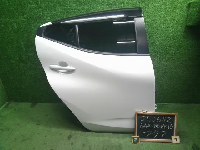 【中古】アクア 6AA-MXPK16 右ＲドアＡＳＳＹ 67003-52530 自社品番250682 089