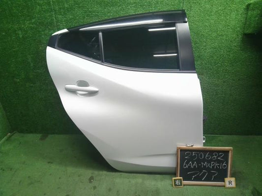 【中古】アクア 6AA-MXPK16 右ＲドアＡＳＳＹ 67003-52530 自社品番250682 089