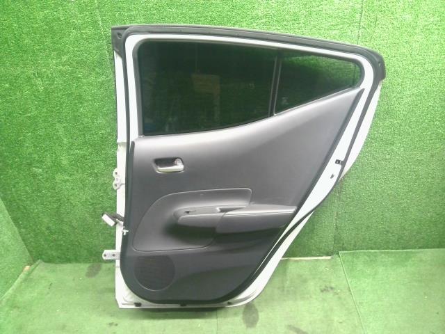 【中古】アクア 6AA-MXPK16 右ＲドアＡＳＳＹ 67003-52530 自社品番250682 089