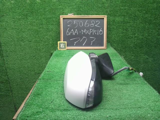 【中古】アクア 6AA-MXPK16 右サイドミラー 87910-52G00 自社品番250682 089
