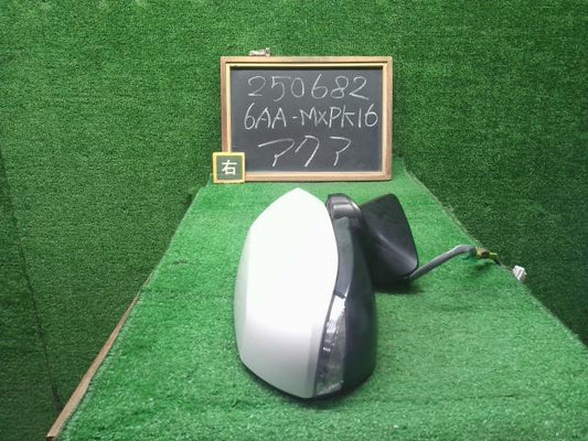 【中古】アクア 6AA-MXPK16 右サイドミラー 87910-52G00 自社品番250682 089