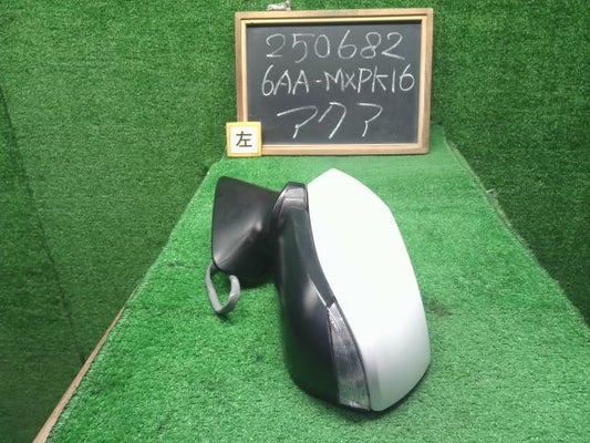 【中古】アクア 6AA-MXPK16 左サイドミラー 87940-52K90 自社品番250682 089