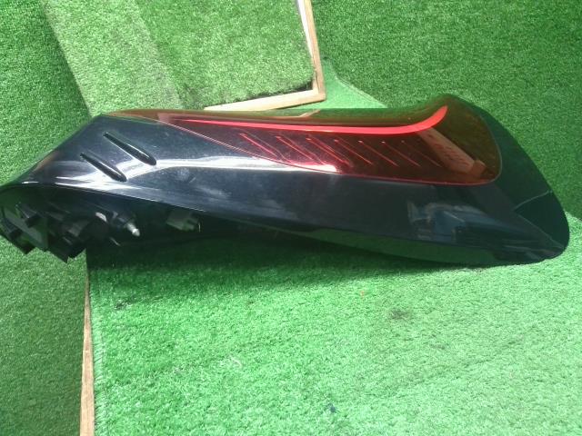 【中古】アクア 6AA-MXPK16 右テールランプ 81551-52F40 自社品番250682 089