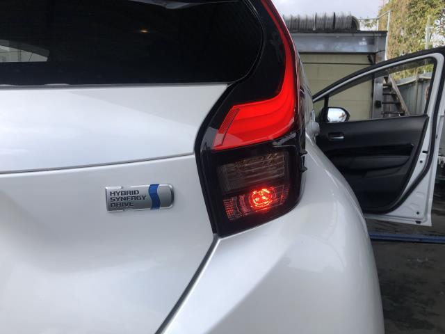 【中古】アクア 6AA-MXPK16 右テールランプ 81551-52F40 自社品番250682 089