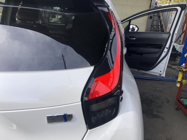 【中古】アクア 6AA-MXPK16 右テールランプ 81551-52F40 自社品番250682 089