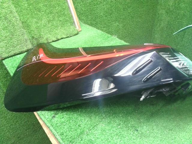 【中古】アクア 6AA-MXPK16 左テールランプ 81561-52F40 自社品番250682 089