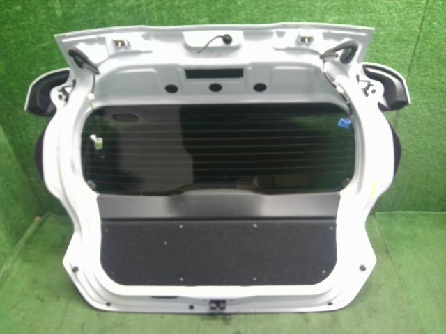 【中古】アクア 6AA-MXPK16 バックドア テールゲート　リアハッチ　67005-52G70 自社品番250682 089