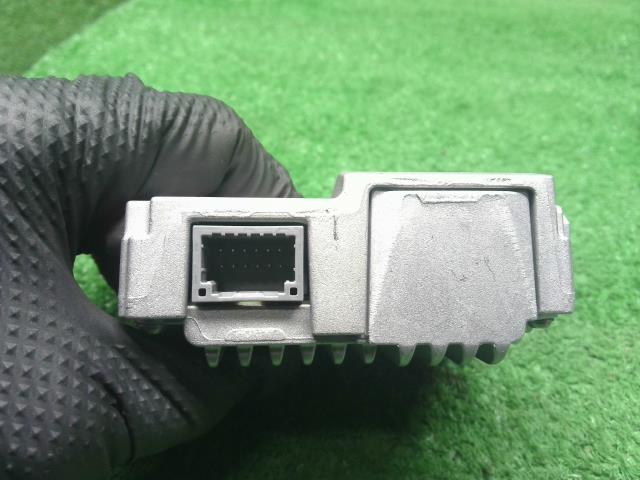 【中古】アクア 6AA-MXPK16 フロント　ウィンドウ　カメラ　 8646C-52090 自社品番250682 089