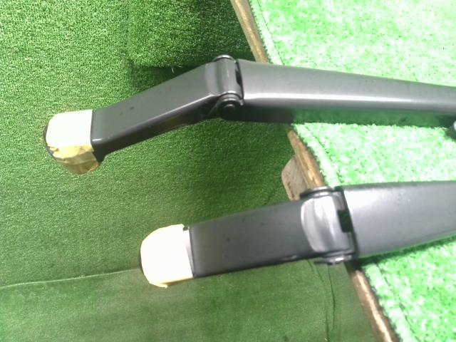 【中古】アクア 6AA-MXPK16 フロントワイパーアーム 85211-52620 自社品番250682 089