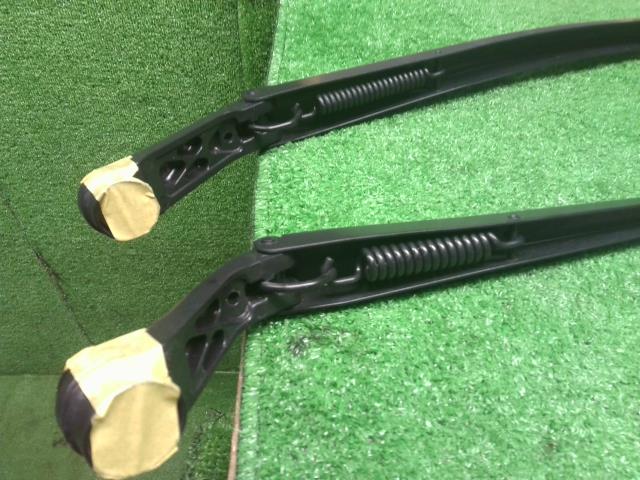 【中古】アクア 6AA-MXPK16 フロントワイパーアーム 85211-52620 自社品番250682 089