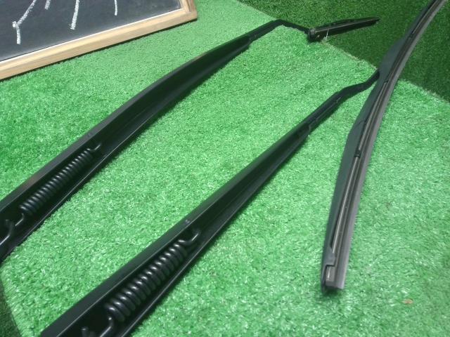 【中古】アクア 6AA-MXPK16 フロントワイパーアーム 85211-52620 自社品番250682 089