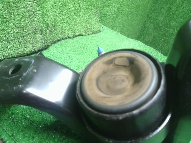 【中古】アクア 6AA-MXPK16 エンジンマウント 12305-15090 自社品番250682 089