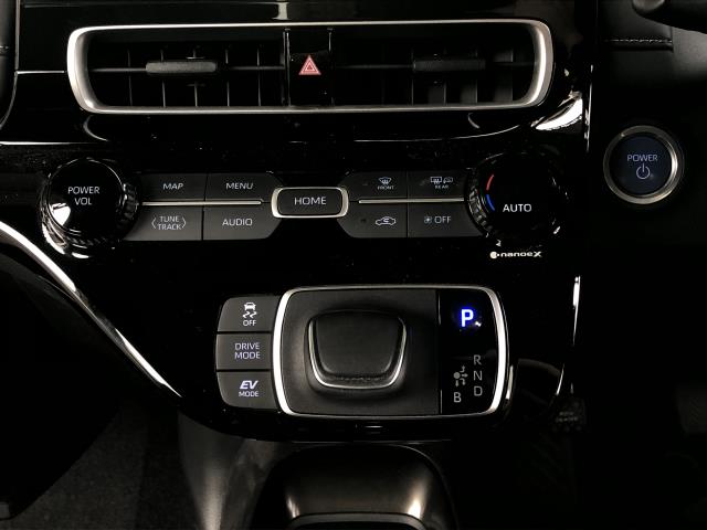 【中古】アクア 6AA-MXPK16 カーナビゲーション 86140-52560 自社品番250682 089