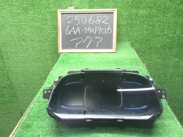【中古】アクア 6AA-MXPK16 スピードメーター 83800-5D260 自社品番250682 089