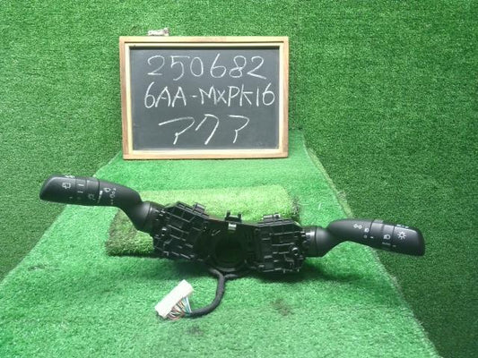【中古】アクア 6AA-MXPK16 ディマースイッチ　ワイパー　ライト　スイッチ　 84329-K0010 自社品番250682 089