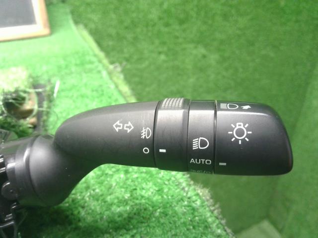 【中古】アクア 6AA-MXPK16 ディマースイッチ　ワイパー　ライト　スイッチ　 84329-K0010 自社品番250682 089