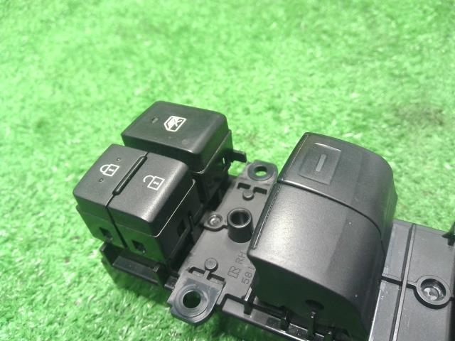 【中古】アクア 6AA-MXPK16 パワーウインドウスイッチ 84040-52060 自社品番250682 089