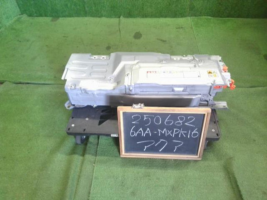 【中古】アクア 6AA-MXPK16 ＨＶバッテリー ハイブリッド バッテリー  自社品番250682 089