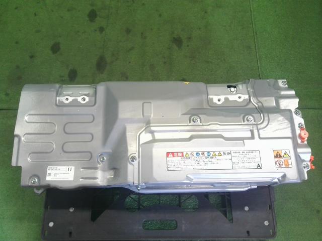 【中古】アクア 6AA-MXPK16 ＨＶバッテリー ハイブリッド バッテリー  自社品番250682 089