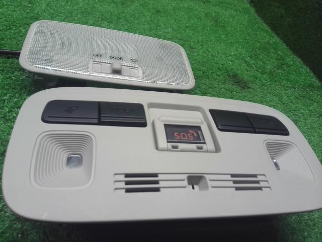 【中古】アクア 6AA-MXPK16 ルームランプ 81208-52020-B0 自社品番250682 089