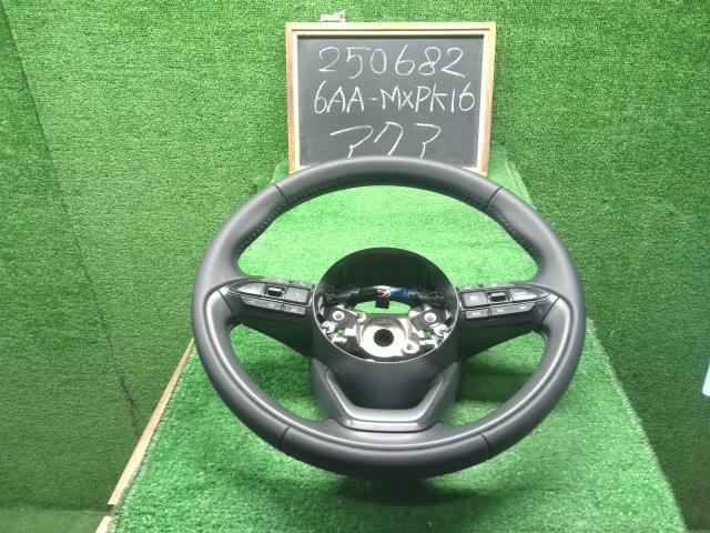 【中古】アクア 6AA-MXPK16 ステアリングホイール ハンドル 45100-52720-C0 自社品番250682 089