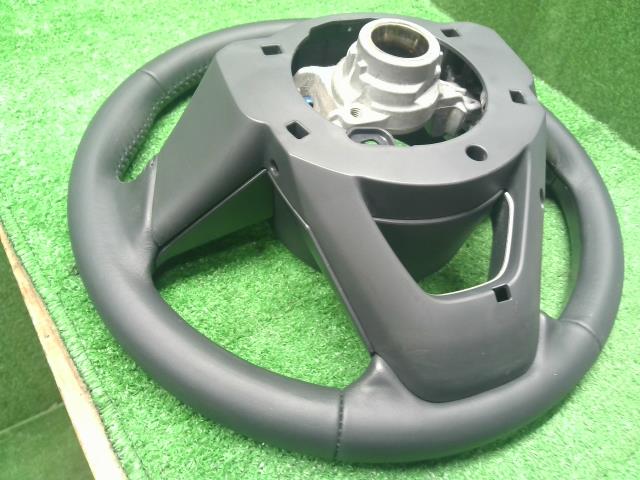 【中古】アクア 6AA-MXPK16 ステアリングホイール ハンドル 45100-52720-C0 自社品番250682 089