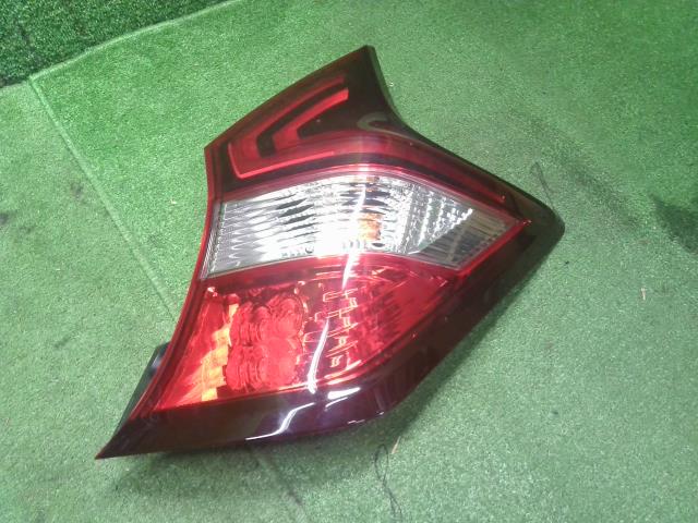 【中古】ノート DBA-NE12 左右　テールランプ　ブレーキランプセット 26550-5WK0B 自社品番250683 QAB