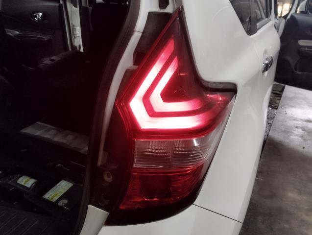 【中古】ノート DBA-NE12 左右　テールランプ　ブレーキランプセット 26550-5WK0B 自社品番250683 QAB