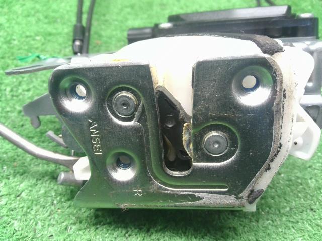 【中古】アイ DBA-HA1W 右フロント　ドアロック　ソレノイド  自社品番250684 D12