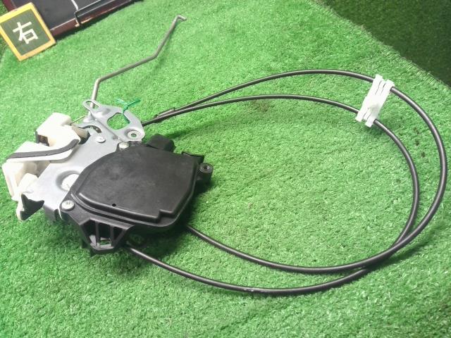 【中古】アイ DBA-HA1W 右フロント　ドアロック　ソレノイド  自社品番250684 D12