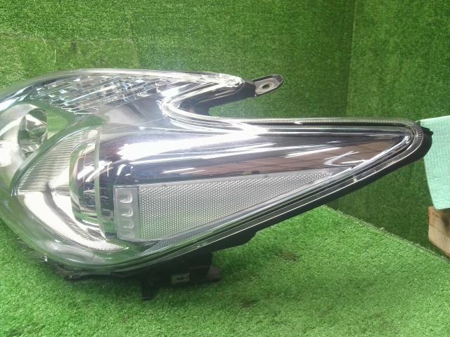 【中古】プリウス DAA-ZVW30 左ヘッドランプ　ヘッドライト　 自社品番250691 040