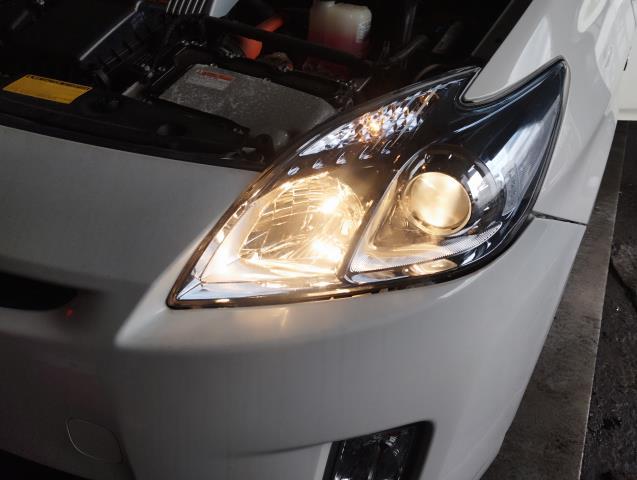 【中古】プリウス DAA-ZVW30 左ヘッドランプ　ヘッドライト　 自社品番250691 040