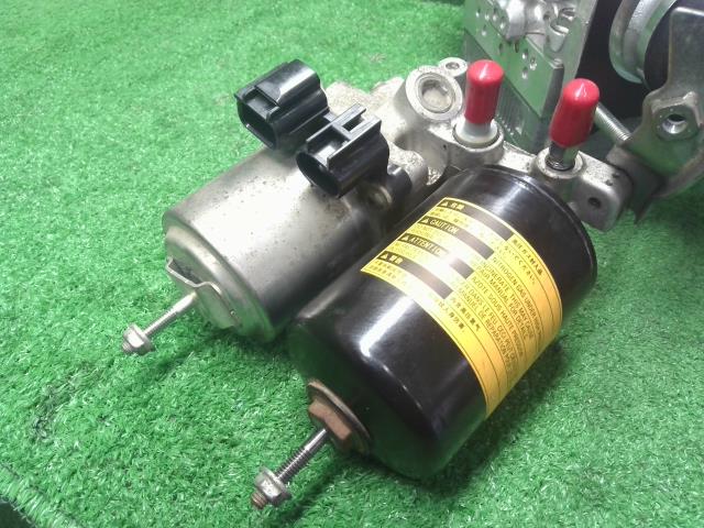 【中古】プリウス DAA-ZVW30 ＡＢＳアクチュエーター  自社品番250691 040