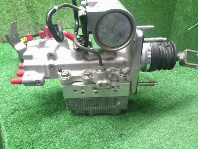 【中古】プリウス DAA-ZVW30 ＡＢＳアクチュエーター  自社品番250691 040