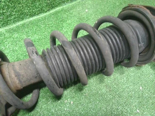 【中古】インプレッサ DBA-GJ7 右　リア　ストラット　ショック　サスペンション  自社品番250695 G3U