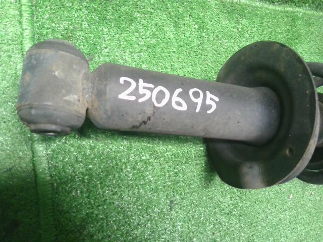 【中古】インプレッサ DBA-GJ7 右　リア　ストラット　ショック　サスペンション  自社品番250695 G3U