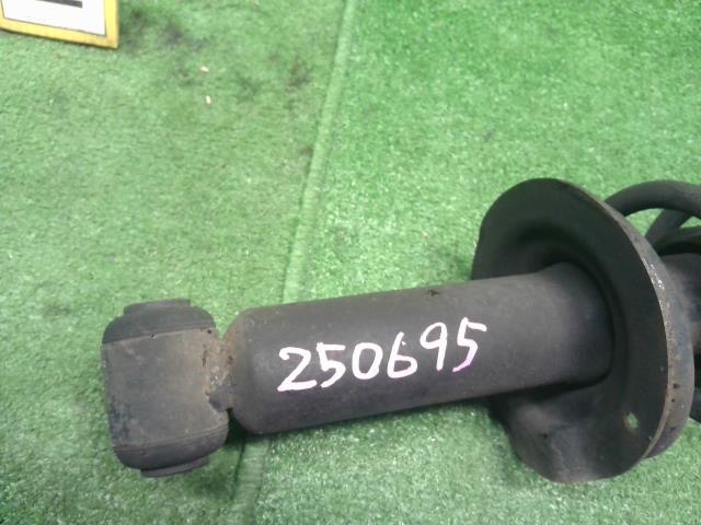 【中古】インプレッサ DBA-GJ7 左　リア　ストラット　ショック　サスペンション  自社品番250695 G3U
