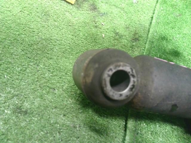 【中古】インプレッサ DBA-GJ7 左　リア　ストラット　ショック　サスペンション  自社品番250695 G3U